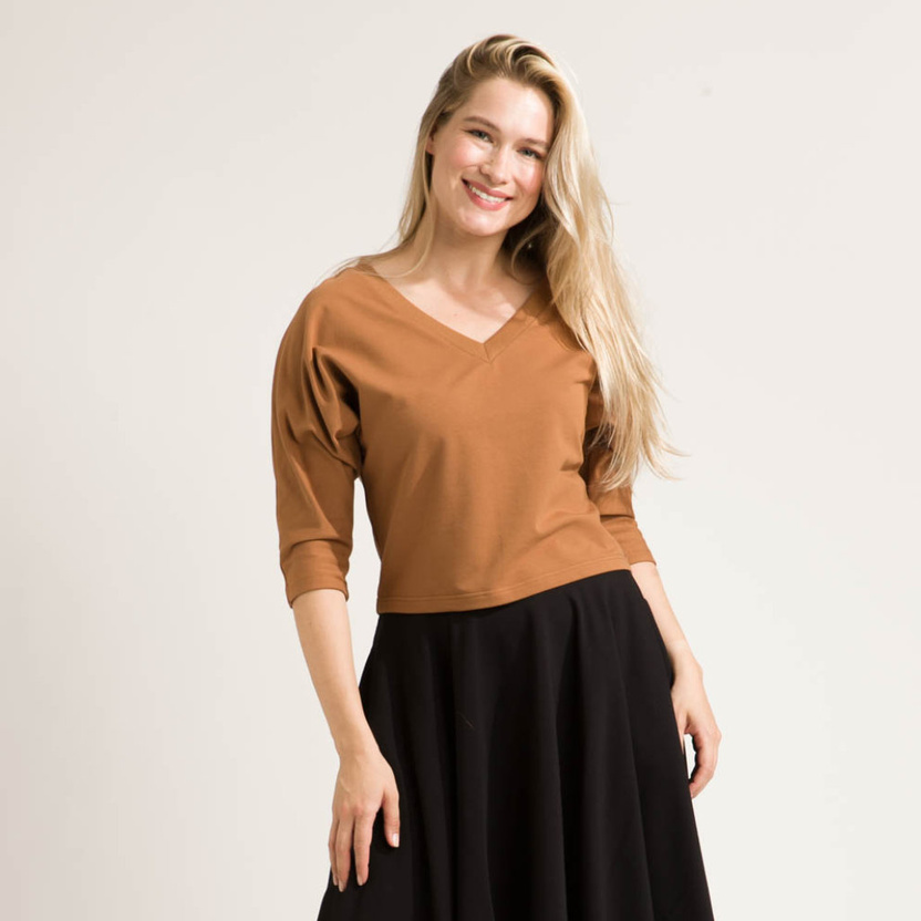 Bluzka MARENO V-neck camel -25%