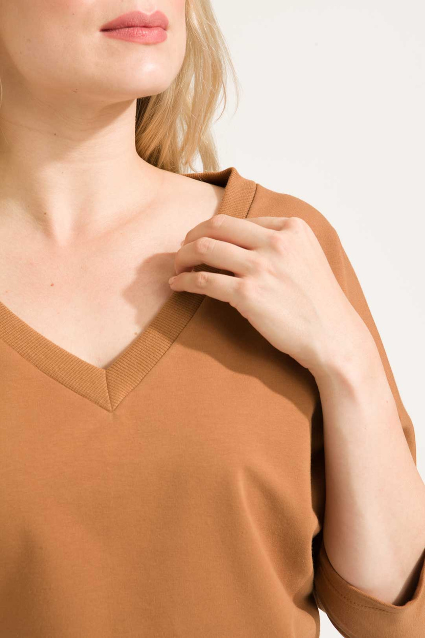 Bluzka MARENO V-neck camel -25%